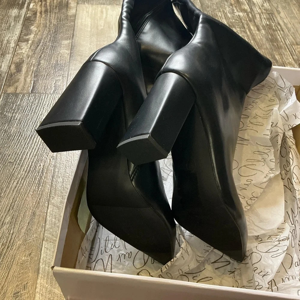 Wild Pair Black Boots Size 9 - Picture 9 of 12